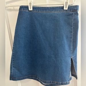Jean skirt with zip closure